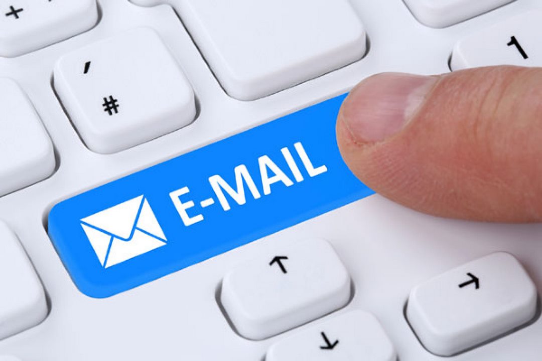 Bạn hãy ghi đầy đủ thông tin liên lạc trong phần kết email